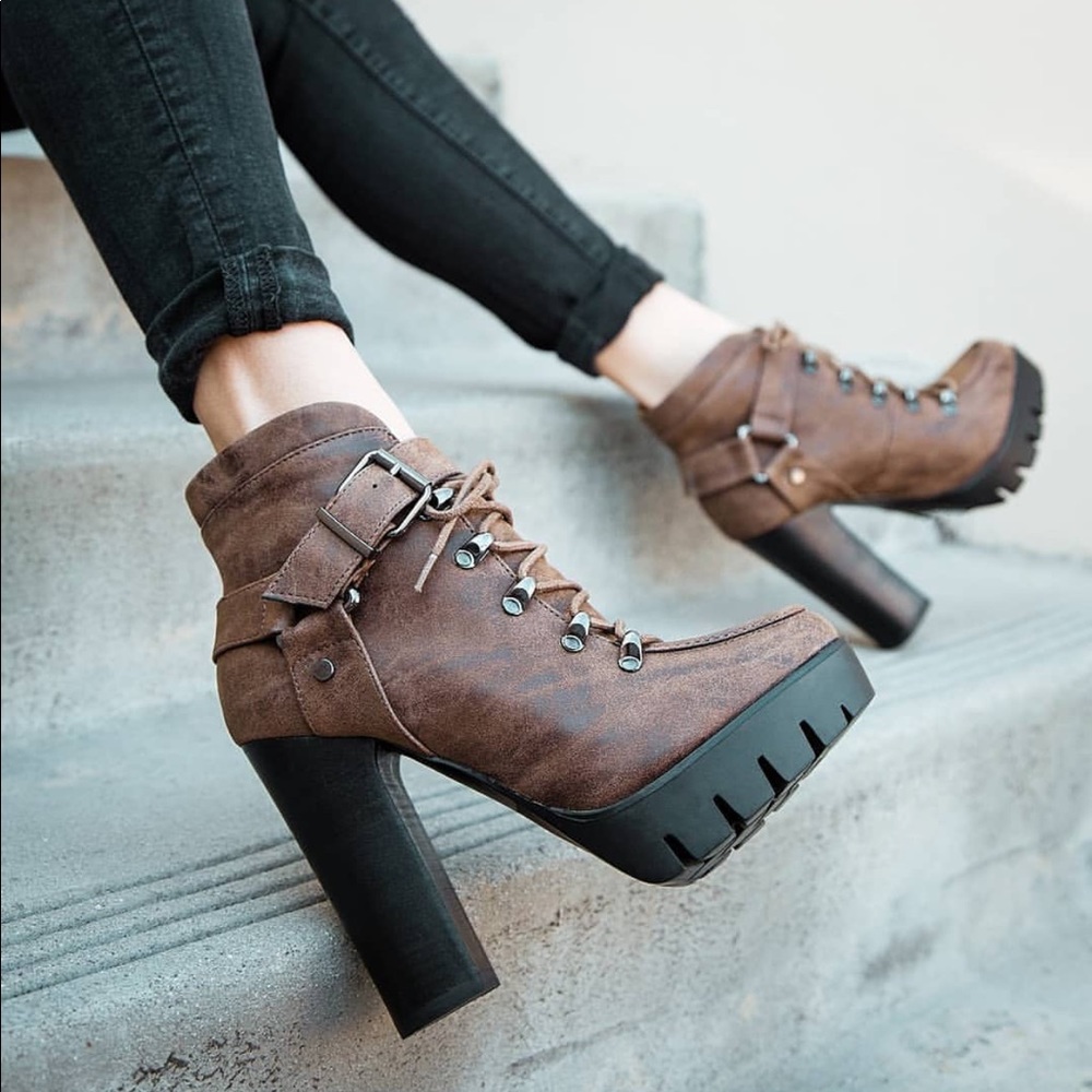 LAST1♥️ Brown High Heel Lace Up Platform Boots - Picture 2 of 8